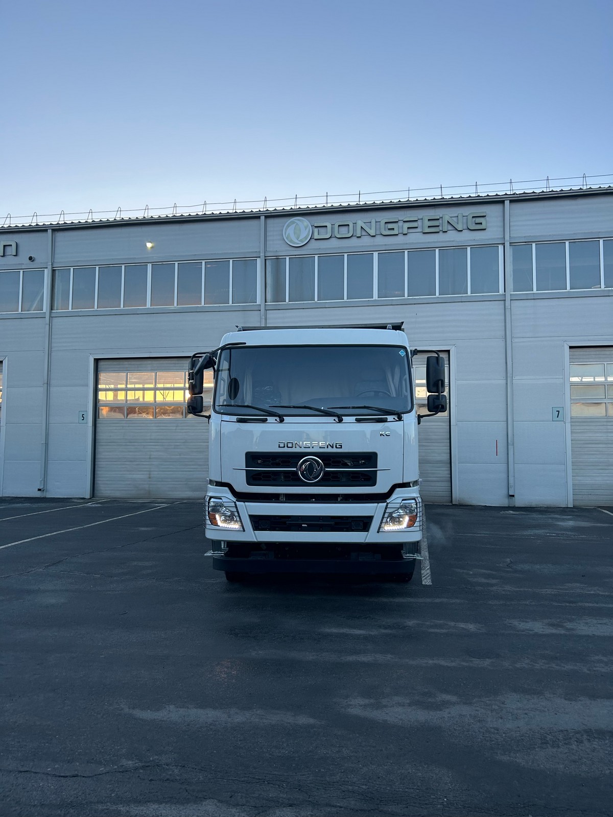 DongFeng DFH3330A80, 2023